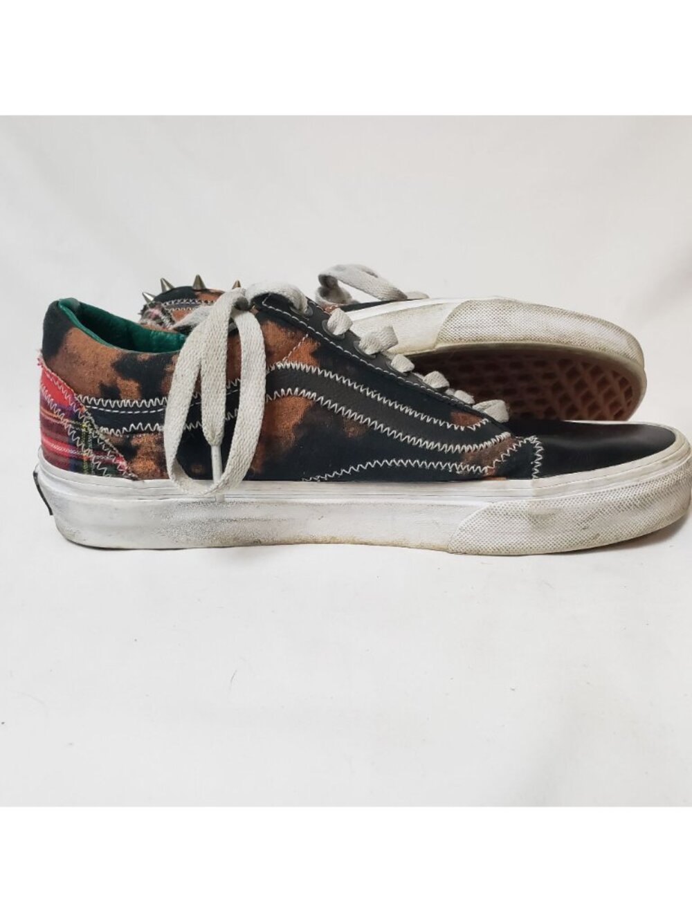 Vans Leather Metal Spiked Low Top Lace Up Sneakers Black/Red Plaid RARE - Picture 8 of 15